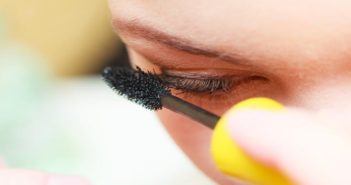 6 Common Mascara Mistakes That You Should Avoid Common mascara mistakes