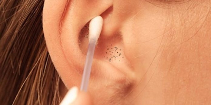 HOW-TO-REMOVE-BLACKHEADS-FROM-EAR