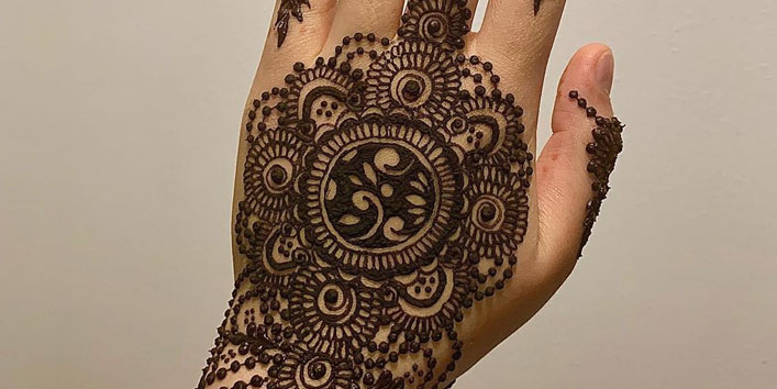 Bands-of-intricate-mehendi-designs