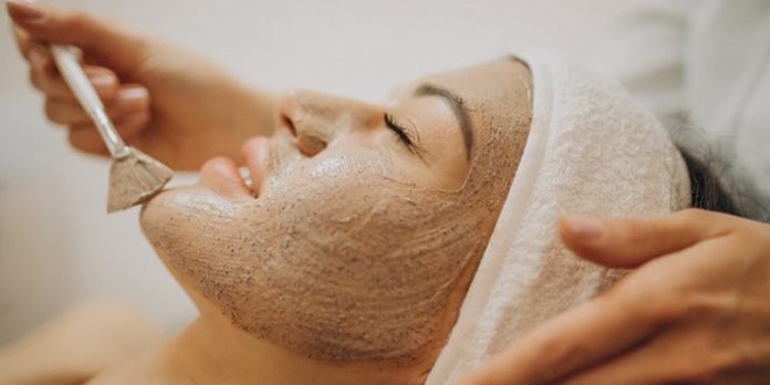 Face-Packs-Using-Fullers-Earth